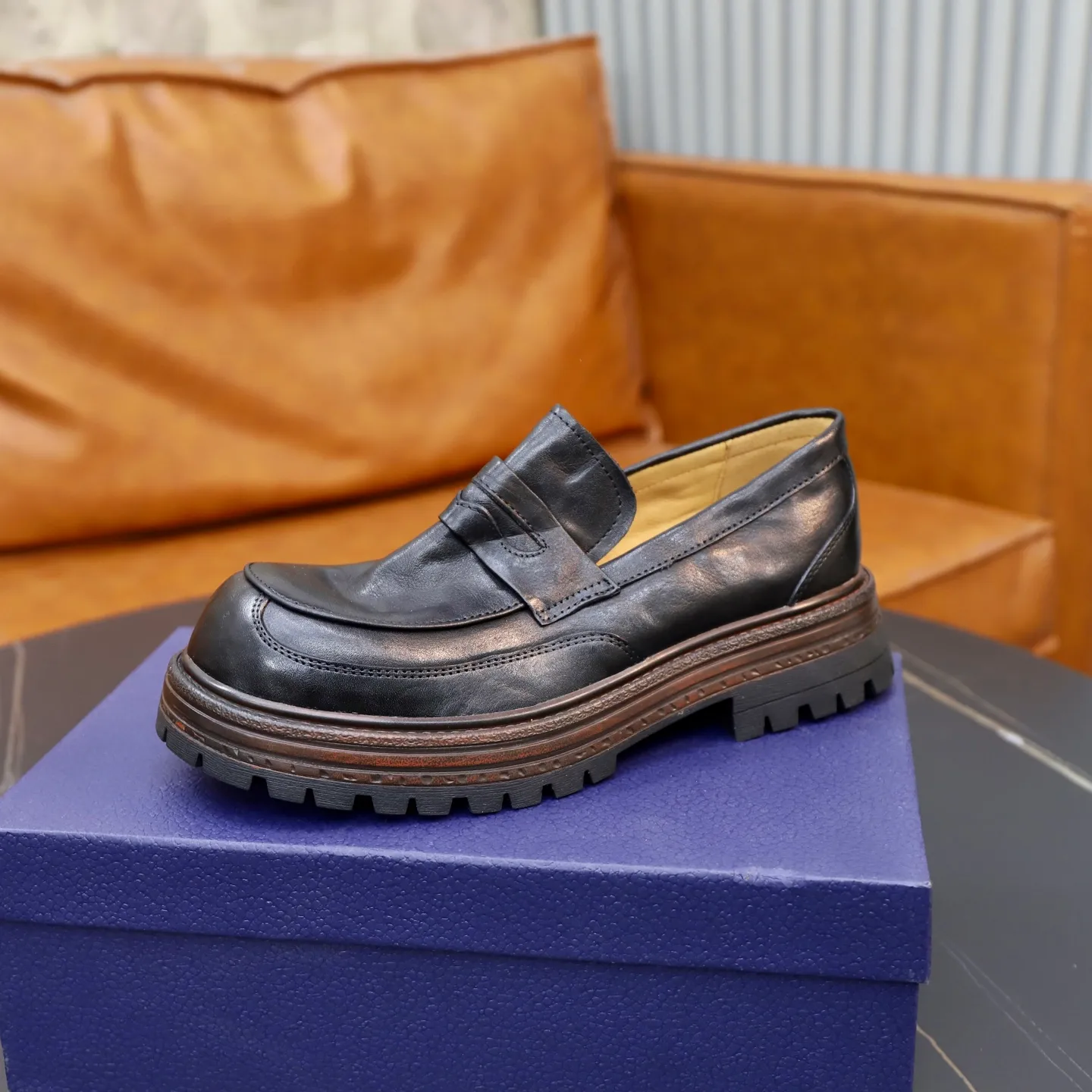 Factory price: 540💰 [Dior] Dior's new casual men's shoes are launched in Hong Kong counters. Official website 1:1 production. Italian washed cowhide + water-dyed leather lining. Designed by European and American masters. Perfect shape to create counter quality, solid color rubber wear-resistant outsole and classic dazzling head! Super versatile and very comfortable. High-end without losing taste, fashionable and novel! ! Absolute focus! 3 colors available! Code number 38-45